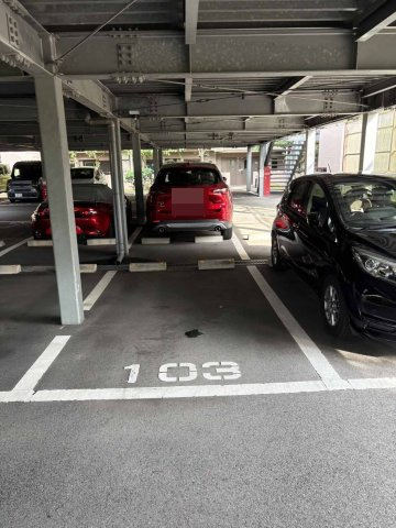 エルコンフォール新三田の駐車場