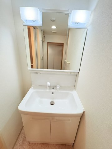 エルコンフォール新三田の独立洗面台