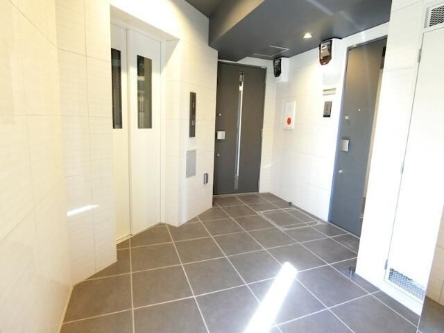 ディアレイシャス新宿中落合のエントランス