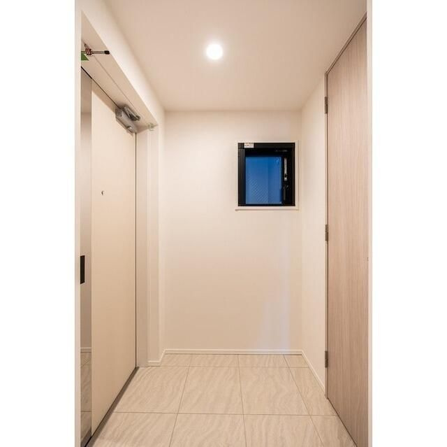 ラティエラ四谷の玄関