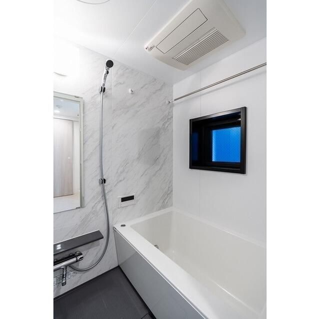 ラティエラ四谷の浴室