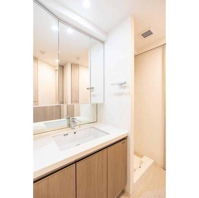 ラティエラ四谷の洗面所