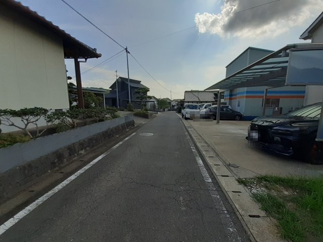 宇土市岩古曽町の売地の周辺|前面道路