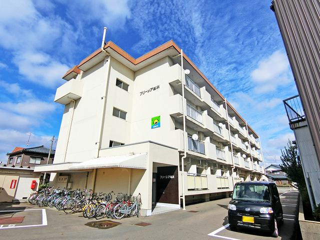 フリージア高木の外観