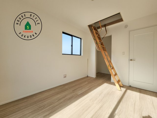 福岡市西区泉3丁目第1-2棟（A号棟)の内観：施工例|主寝室には収納力に優れたクローゼットがありますので、お部屋もすっきり片付きます。