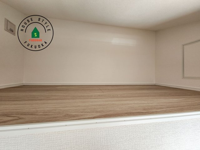 福岡市西区泉3丁目第1-2棟（A号棟)の内観：施工例|穏やかな光が差し込む室内には、穏やかな時間が流れます。