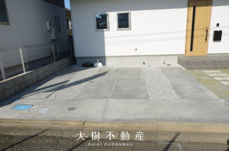 【駐車場】