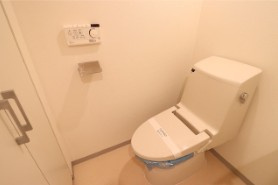 【トイレ】 | コンフォリア中野 | 温水洗浄便座。