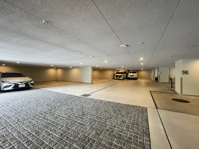 ブランズ桃山台の駐車場