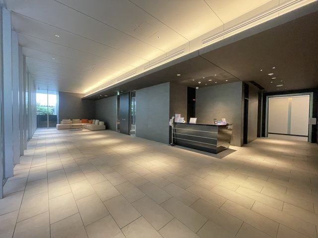 ブランズ桃山台のロビー