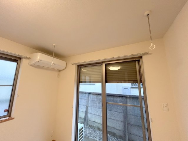 アテスウェイ駒場の内装|★防犯シャッター　室内物干しフック★
