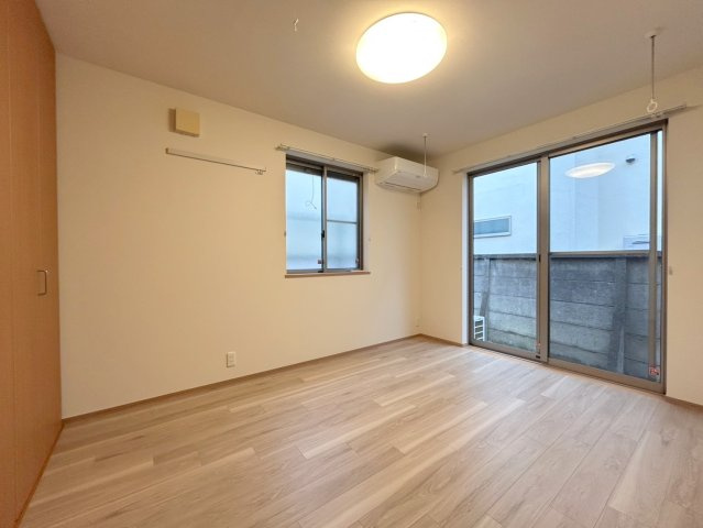 アテスウェイ駒場の寝室|★明るいフローリングの角部屋です★