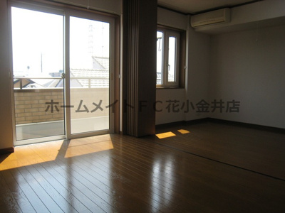 【居間・リビング】 | ヴィラ・トリアノン