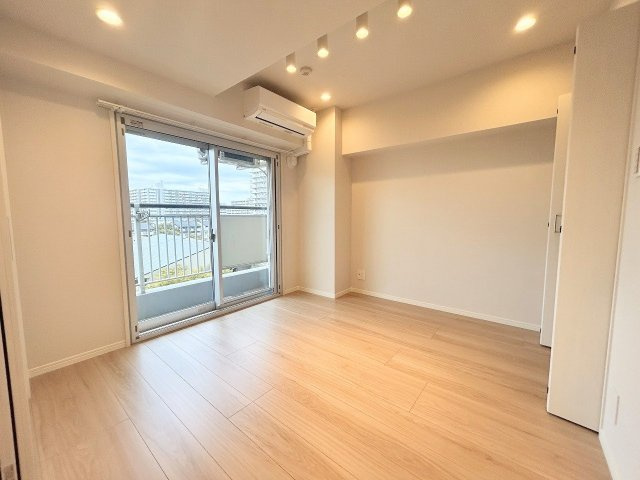 清新中央ハイツ6号棟　６階　リ　フォーム済の洋室