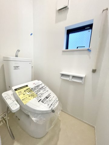 練馬区中村南1丁目　大型ロフト×ビルトイン車庫　新築戸建限定1棟のトイレ