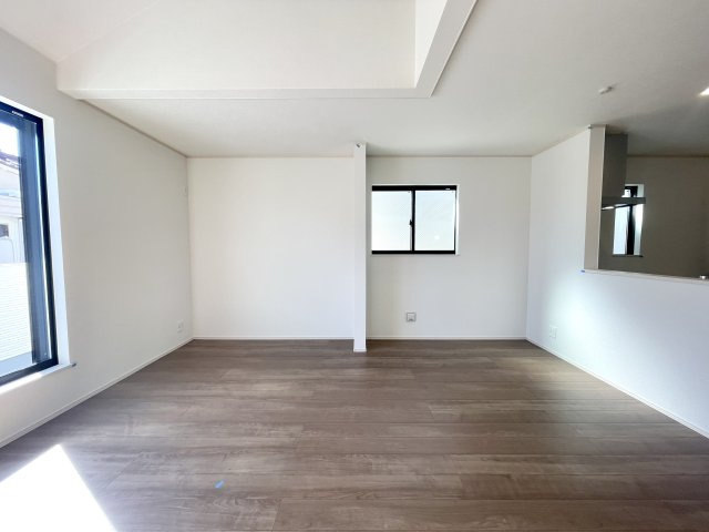 練馬区中村南1丁目　大型ロフト×ビルトイン車庫　新築戸建限定1棟の居間・リビング