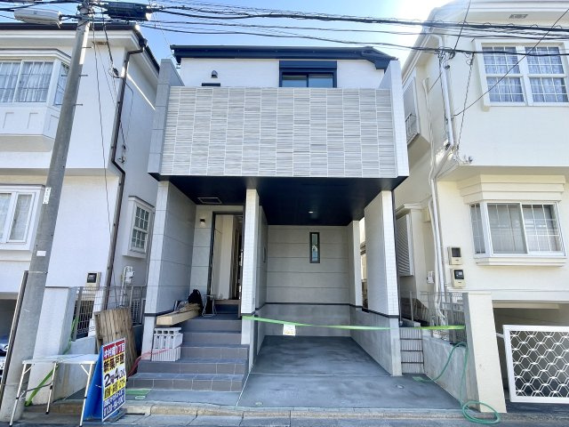 練馬区中村南1丁目　大型ロフト×ビルトイン車庫　新築戸建限定1棟の外観