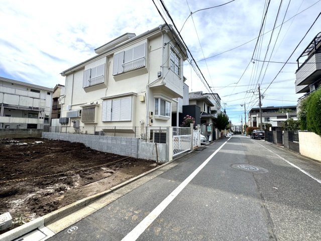 練馬区中村南1丁目　大型ロフト×ビルトイン車庫　新築戸建限定1棟の前面道路含む現地写真|2025年10月撮影