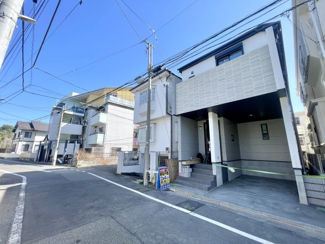 練馬区中村南1丁目　大型ロフト×ビルトイン車庫　新築戸建限定1棟の外観