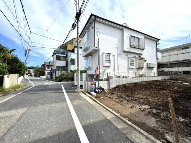 練馬区中村南1丁目　大型ロフト×ビルトイン車庫　新築戸建限定1棟の前面道路含む現地写真|2025年10月撮影