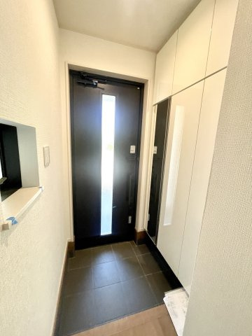 練馬区中村南1丁目　大型ロフト×ビルトイン車庫　新築戸建限定1棟の玄関