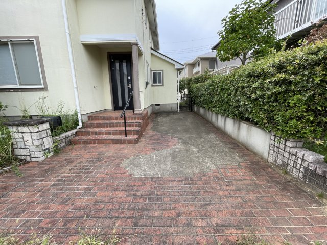 季美の森東1丁目中古戸建の駐車場