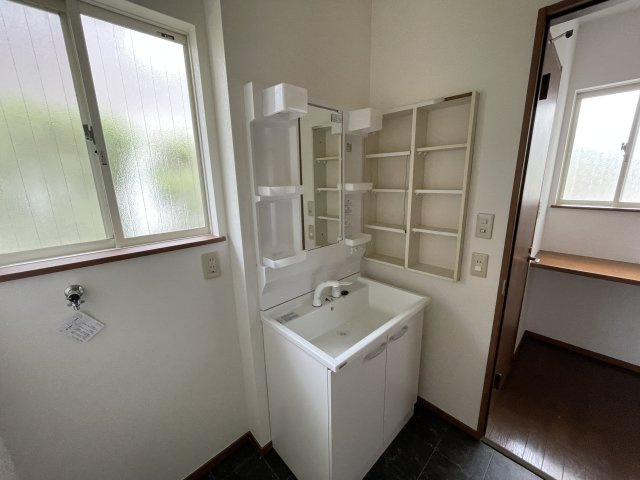季美の森東1丁目中古戸建の独立洗面台