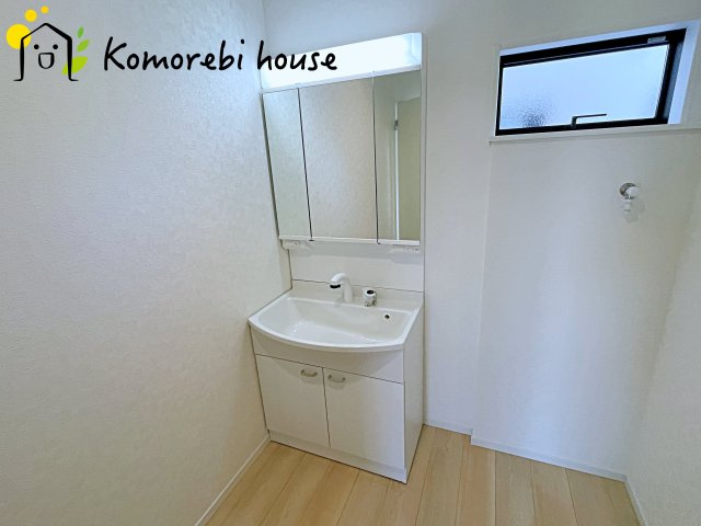 鴻巣市筑波　第5　新築一戸建て　クレイドルガーデン　04の独立洗面台|26.1.23撮影済み