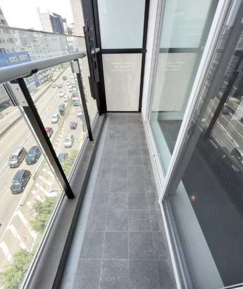 モデルノトッレ松濤　礼金0　分譲賃貸　角部屋　高層階のバルコニー