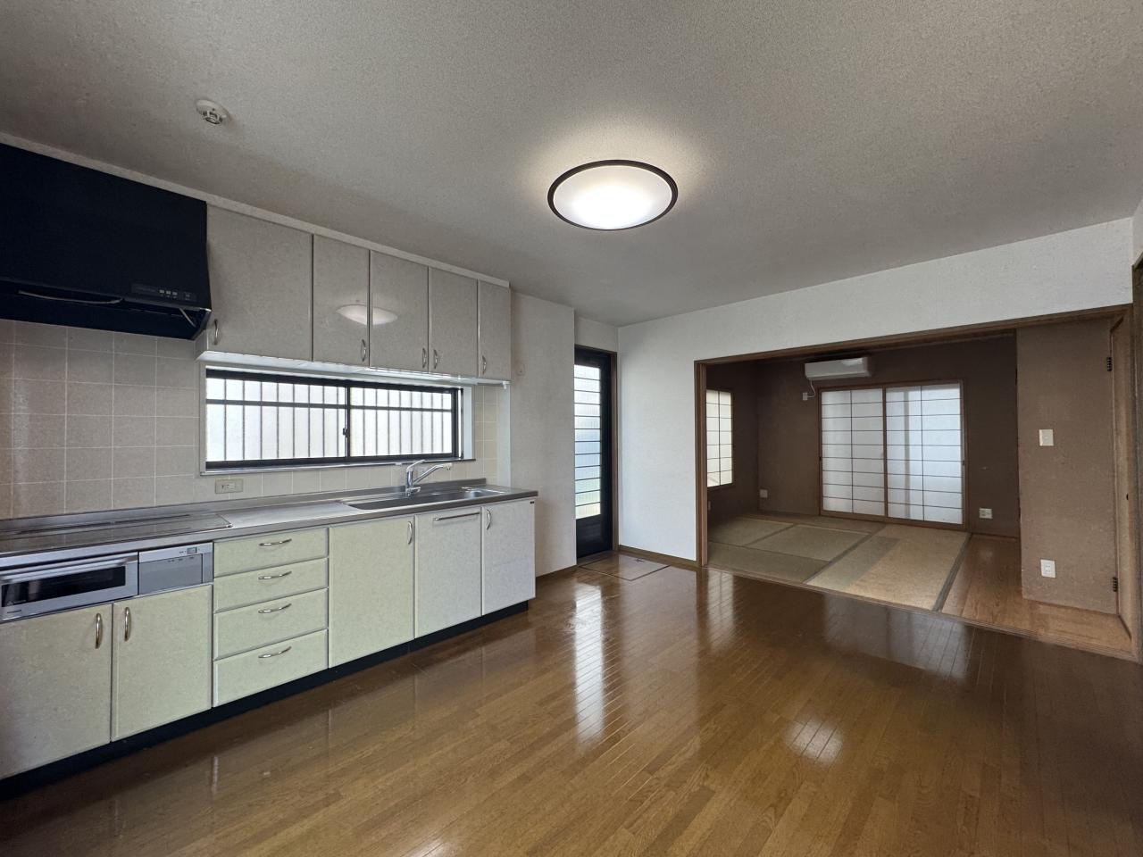 高知市仲田町　中古戸建ての居間・リビング|1F:キッチン