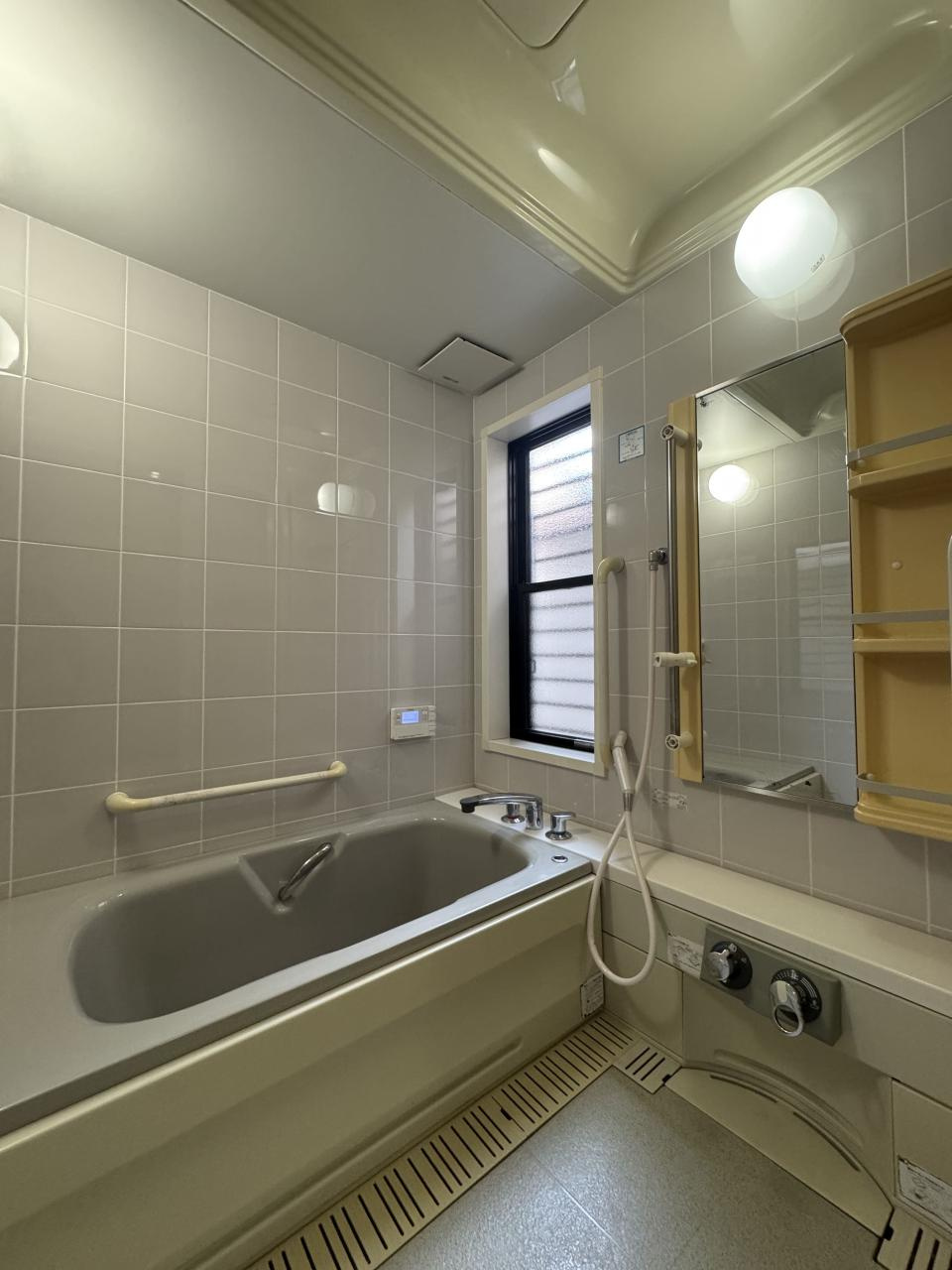 高知市仲田町　中古戸建ての浴室