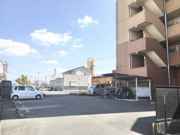 グランダ　リュールの駐車場|駐車場完備です