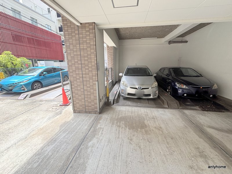 プレサンス西心斎橋 仲介手数料無料の駐車場