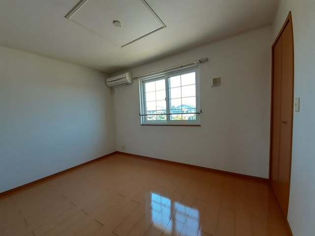 ウエストヒルズの洋室