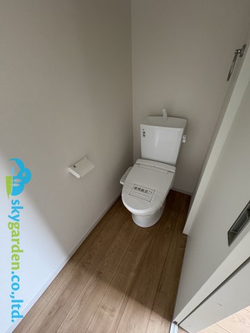 綾瀬市寺尾本町1期　新築戸建　全2棟1号棟のトイレ|1階のトイレ