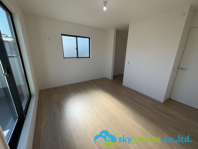 綾瀬市寺尾本町1期　新築戸建　全2棟1号棟の寝室|広くて明るい寝室