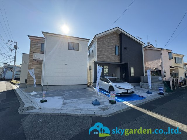 綾瀬市寺尾本町1期　新築戸建　全2棟1号棟の駐車場|車種により2台駐車可能です