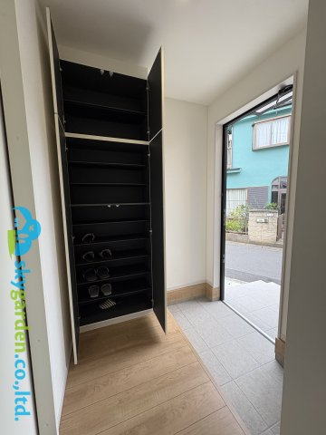 綾瀬市寺尾本町1期　新築戸建　全2棟1号棟の玄関