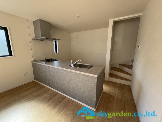 綾瀬市寺尾本町1期　新築戸建　全2棟1号棟のキッチン|見通しの良い対面型のキッチン