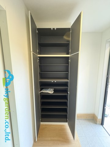 綾瀬市寺尾本町1期　新築戸建　全2棟1号棟の収納|玄関 シューズボックス