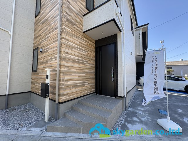 綾瀬市寺尾本町1期　新築戸建　全2棟1号棟の玄関|きれいな玄関です