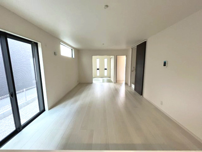 【居間・リビング】 | 【20万円ｷｬｯｼｭﾊﾞｯｸ対象物件】リーブルガーデン香芝市平野 全2棟 1号棟