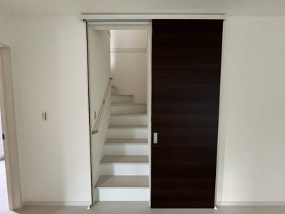 【内装】 | 【20万円ｷｬｯｼｭﾊﾞｯｸ対象物件】リーブルガーデン香芝市平野 全2棟 1号棟 | リビング階段