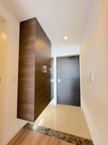 オーヴィジョン照葉アクアテラスの玄関