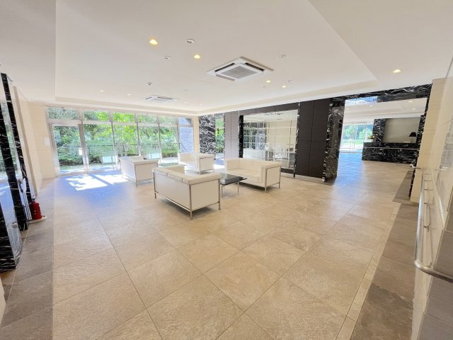 オーヴィジョン照葉アクアテラスのエントランス