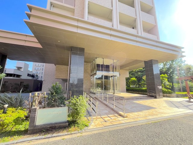 オーヴィジョン照葉アクアテラスのエントランス