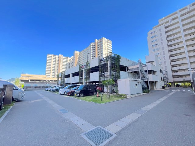 オーヴィジョン照葉アクアテラスの駐車場