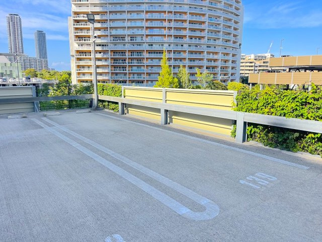 オーヴィジョン照葉アクアテラスの駐車場