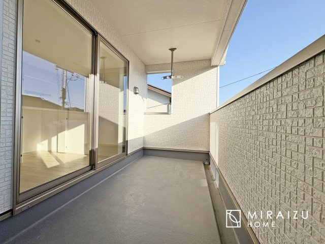 【バルコニー】 | 暮らしやすさを考えたプランで快適な現地ロケーションを実現。安らぎに満たされる、ゆとりのある日々を過ごせます♪