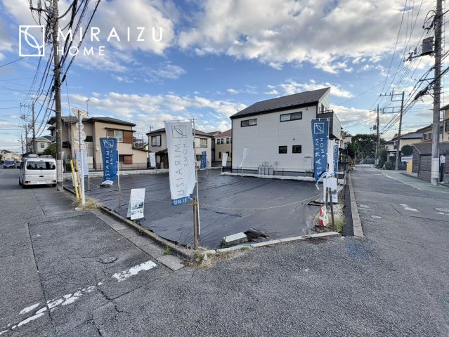 【外観】 | 陽当たりが心地の良いリビング空間です。日中はカーテンを開けて自然な光を取り込みリラックスして過ごしたいですね、照明器具もセンスの良いものを使いたいですね。
